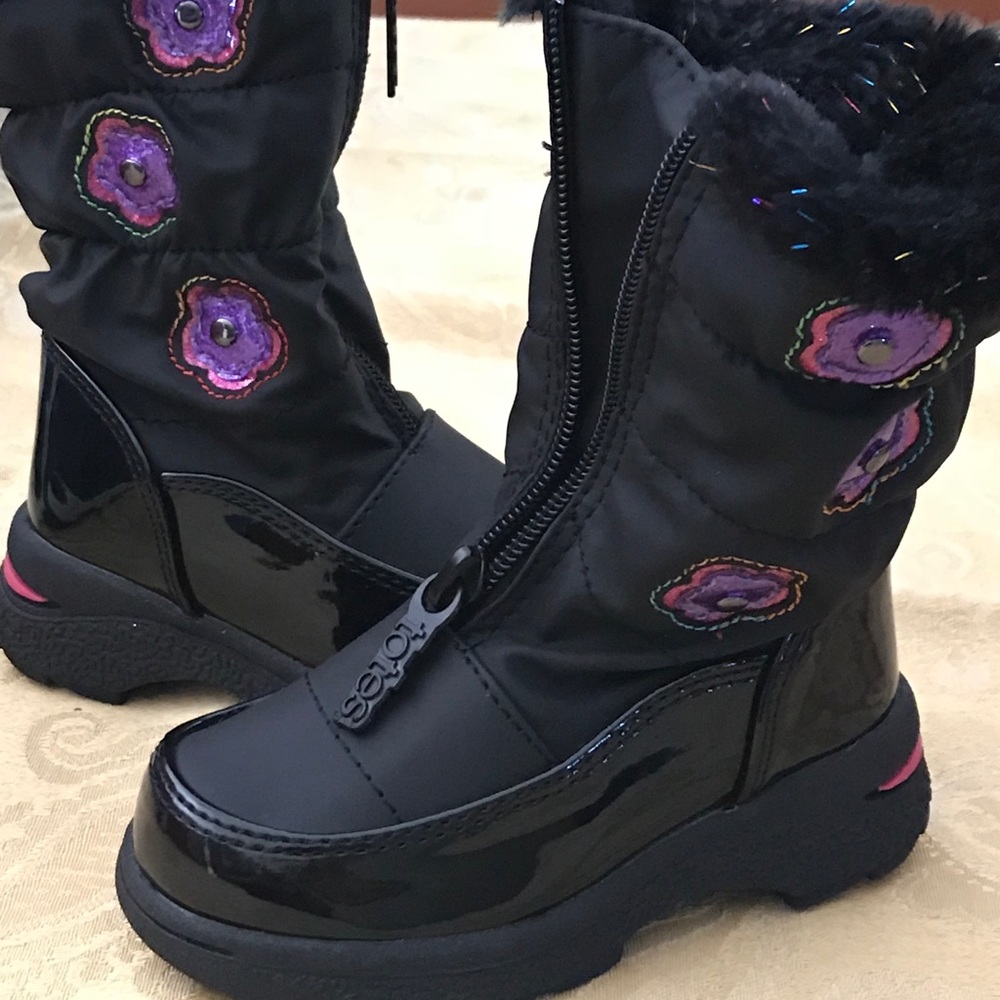 Totes snow boots-like new